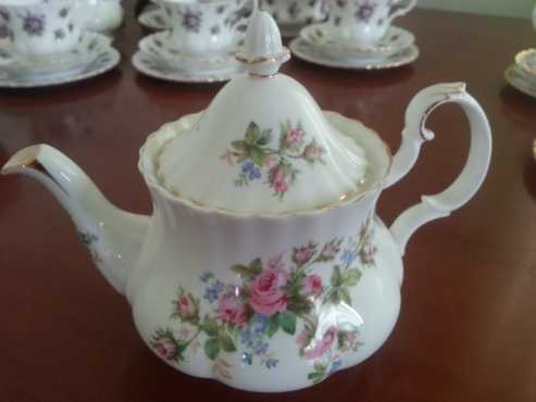 Royal Albert Moss Rose Teapot (tea for two)