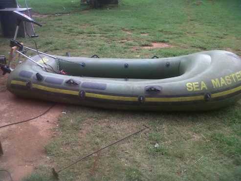 Rubberduck boat with life jacket