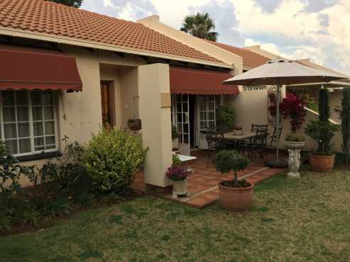 Ruim 1 Slaapkamer Glenvista Renaissance aftree oord  1 big bedroom retirement village Johannesburg