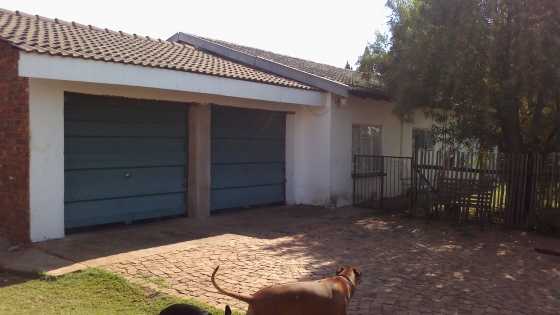 Ruim 2 slaapkamer huis op plot