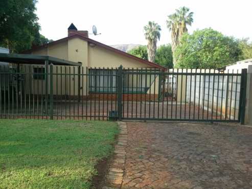 Ruim 3 slaapkamer huis te huur, Parktown EstateMayville, Pretoria, Moot Area.