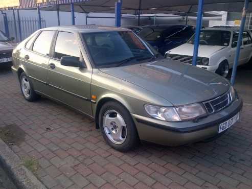 saab 900 2.0 turbo 1998 200000km r29950-00  5 speed fuel saver  aircon  power steering  electric win