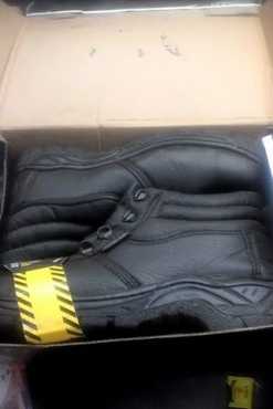 Safety boots