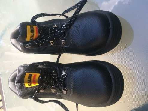 Safety boots size 6 brand new