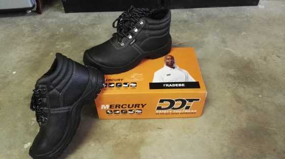 Safety Shoes with steel points (Size 6) one pair left