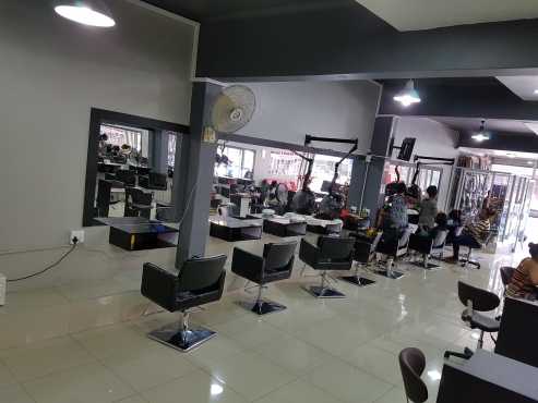 SALON TO RENT PER MIRROR IN PRETORIUS STR.PRETORIA