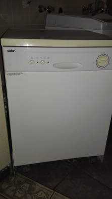 Salton Dishwasher