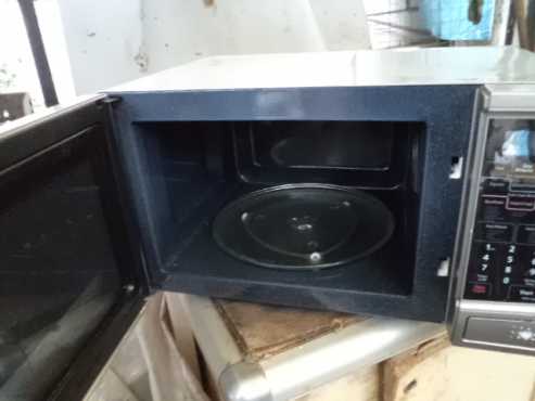 Samsung 30 litre microwave oven.