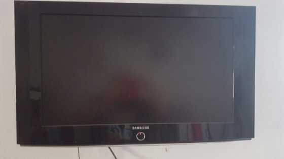 Samsung 32 inch LCD TV