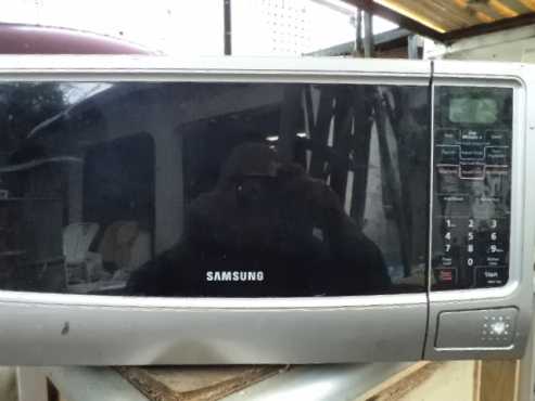 Samsung 32 litre microwave oven.