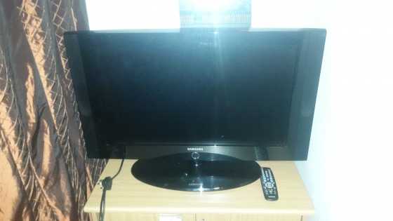 Samsung 32quot LCD TV with remote and Hdmi cable