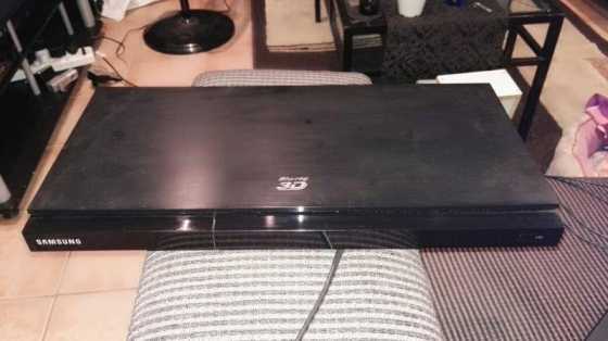 Samsung 5.2 3D Component Home Entertainment System HW-E5500 amp Samsung 3D Blu-ray Player