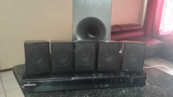 Samsung 6 Speaker Surround Sound amp Remote - Excellent condition