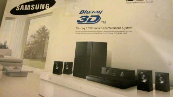 Samsung Blu-Ray PlayerDVD 3D Home Entertainment System Model HT-D5300 with 5 speakers plus woofer