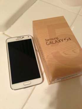 Samsung galaxy s5 16gb white brand new boxed