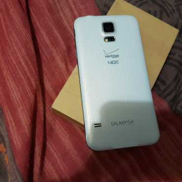 Samsung Galaxy S5 , still in a very good condition