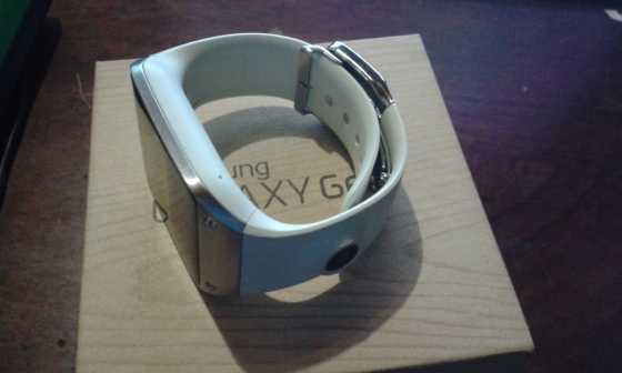 Samsung Galaxy Watch White  R1000 negotiable