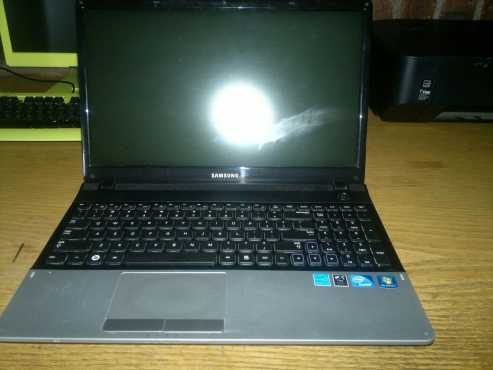 SAMSUNG I3 NP300E5A Laptop for sale-Excellent condition