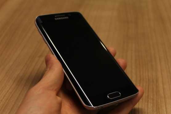 Samsung is S6 Edge Black Sapphire R 5400.00