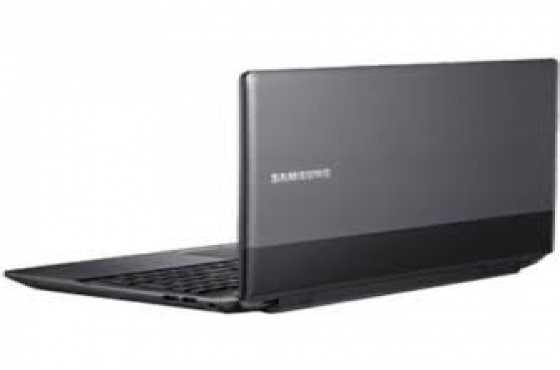 Samsung laptop with webcam very clean r2300