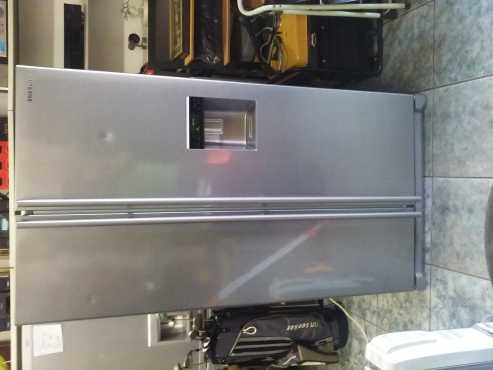 Samsung RSA1WTMA double door fridge 520Ltr.