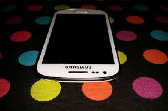 SAMSUNG S3 mini 8gig in excellent condition only R1100