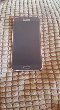 Samsung S5 Goud tekoop met charger