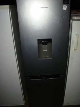 Samsung  (silver) FridgeFreezer with water dispenser