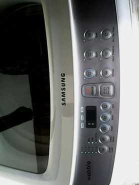 Samsung top lodging washing machine