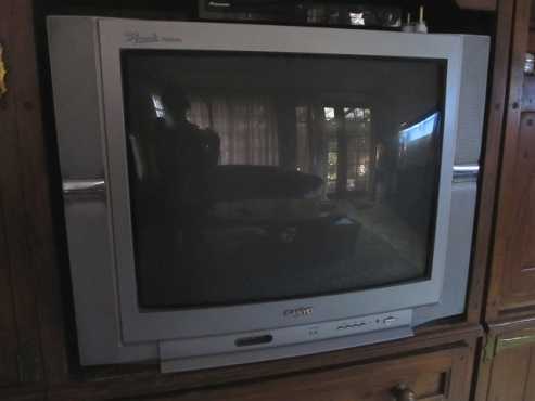 Sanyo Dynamic Platinum 70cm colour TV - urgent sale due to relocation