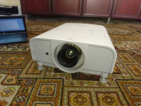 Sanyo sanyo plc xt35 Pro xtraX Multiverse Projector 5000Lumens 6mx4.5m screen size  at 10m distance