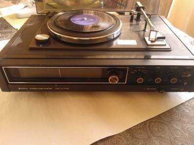 Sanyo Turntable with Tuner - GXT 4410 NB