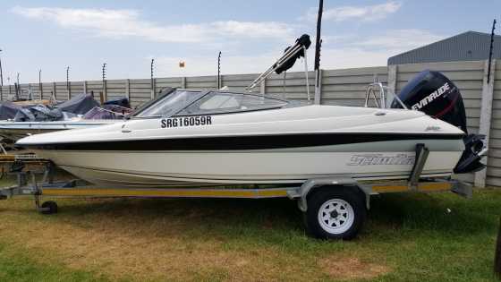 Scimitar Viking with an Evinrude E-Tec 225hp Fuel Injection motor