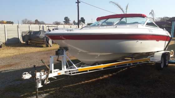 Sea Ray 200 (20ft) with MerCruiser 5,7L V8 Inboard motor.