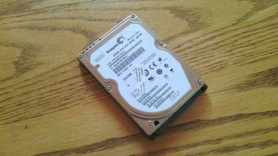 Seagate Hard Drive 2.5quot 320GB SATA 3Gbs Momentus 7200.4 16-MB cache