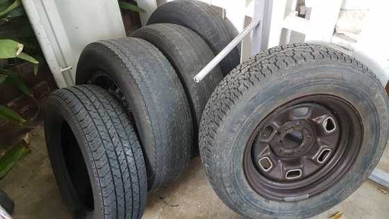 Second hand tyres 5 and 4 rims