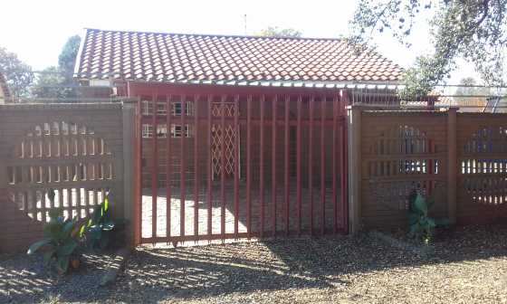 Secure and spacious garden cottage Vanderbijlpark SW5