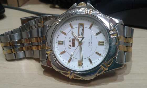 Seiko Kinetic Gold and stainless steel water resistant mens watch