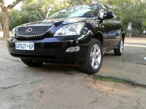 selling 2005 model Lexus