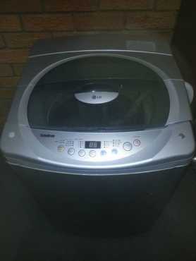 Selling LG turbo drum 13kg washing machine