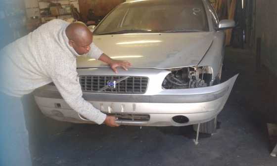 selling volvo 2003   2.4  s60  diesel car body parts