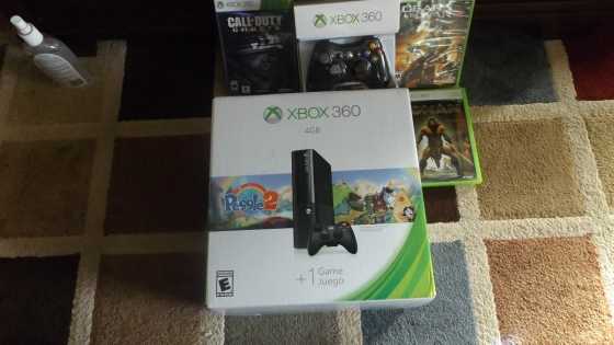 Selling Xbox 360 4GB System Console with Peggle 2 Bundle