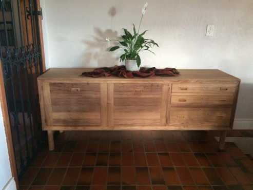 SERVERBUFFET. SOLID TEAK. ARTECASA MAKE (NEW CONDITION). STUNNING PIECE MODERN DESIGNER PIECE.