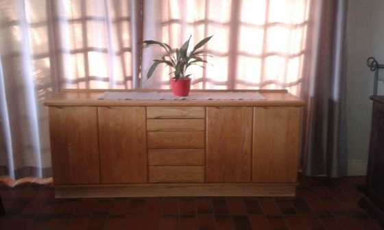 SERVERDRESSERBUFFET. STUNNING OAK WOOD SERVERDRESSER.