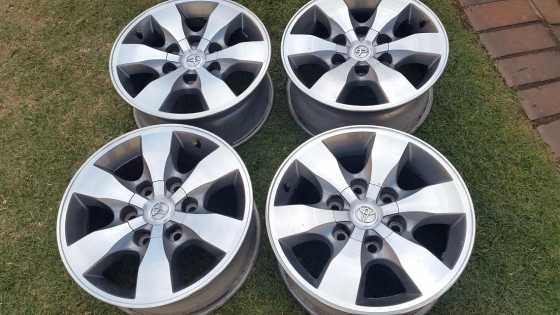 Set 16 inch Toyota FortunerHilux D4D mags less than Half Price