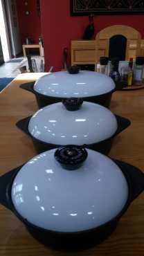 Set of 3 cast iron pots