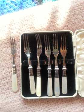 Set of 6 silver starter forks w pearl handles, in box