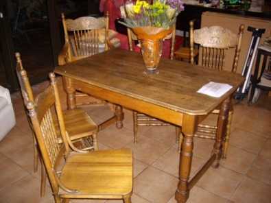 set of dspindle american fruit wood chairs and a t