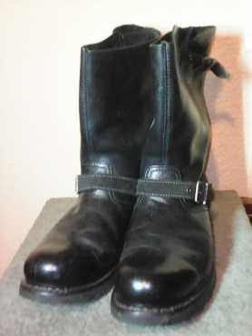 set of size 11 mint cond catapillar boots