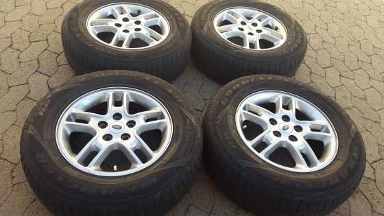 Set Original 17 inch Landrover Discovery 3 Mags with Goodyear Wrangler Tyres 50 tread left